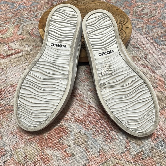 Vionic gold mule, size 6.5 - Picture 3 of 3